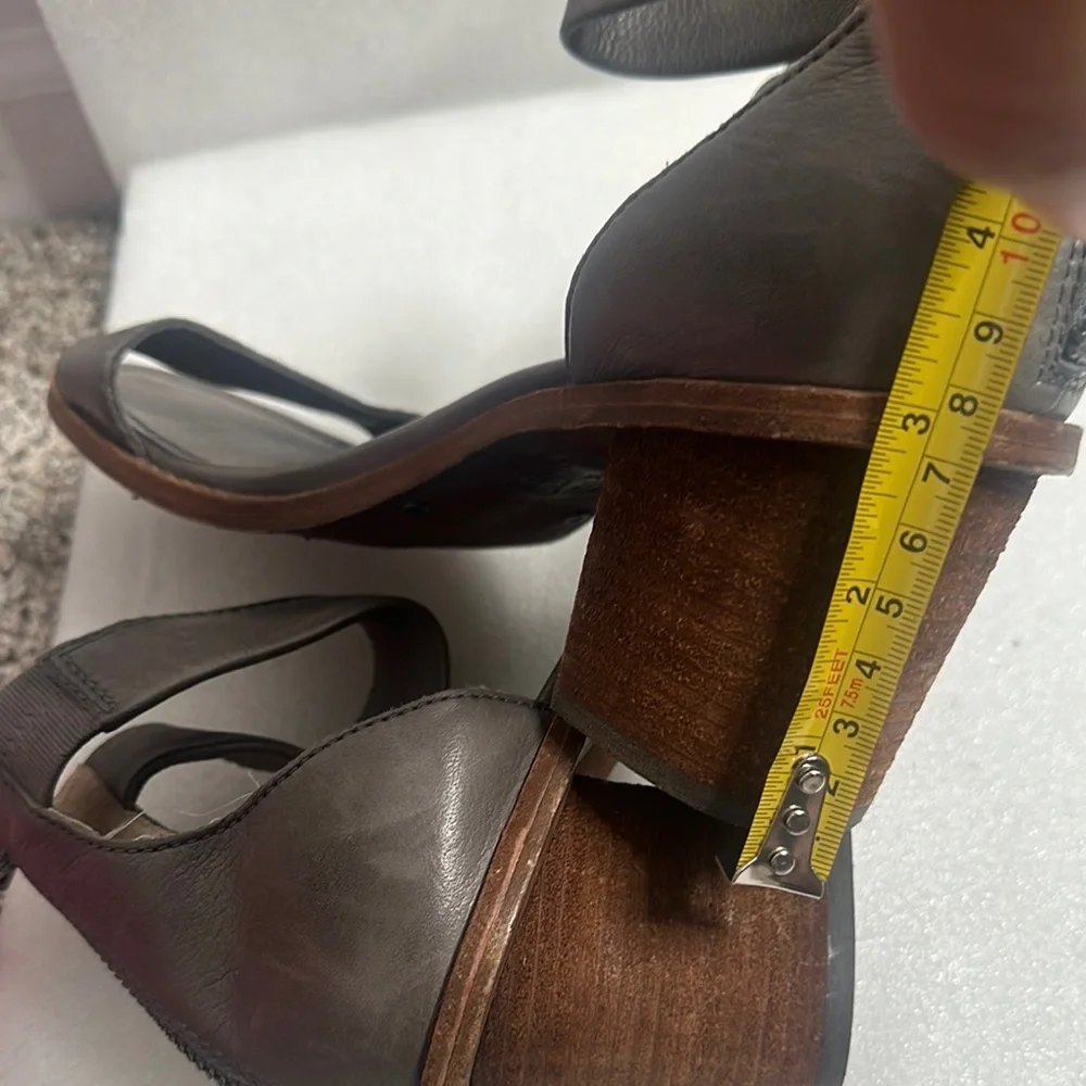 Frye brielle Elegant Gray Leather Women's Sandals size 10 comfortable
